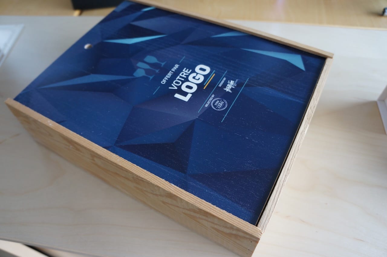 Boîte en bois avec personnalisation.