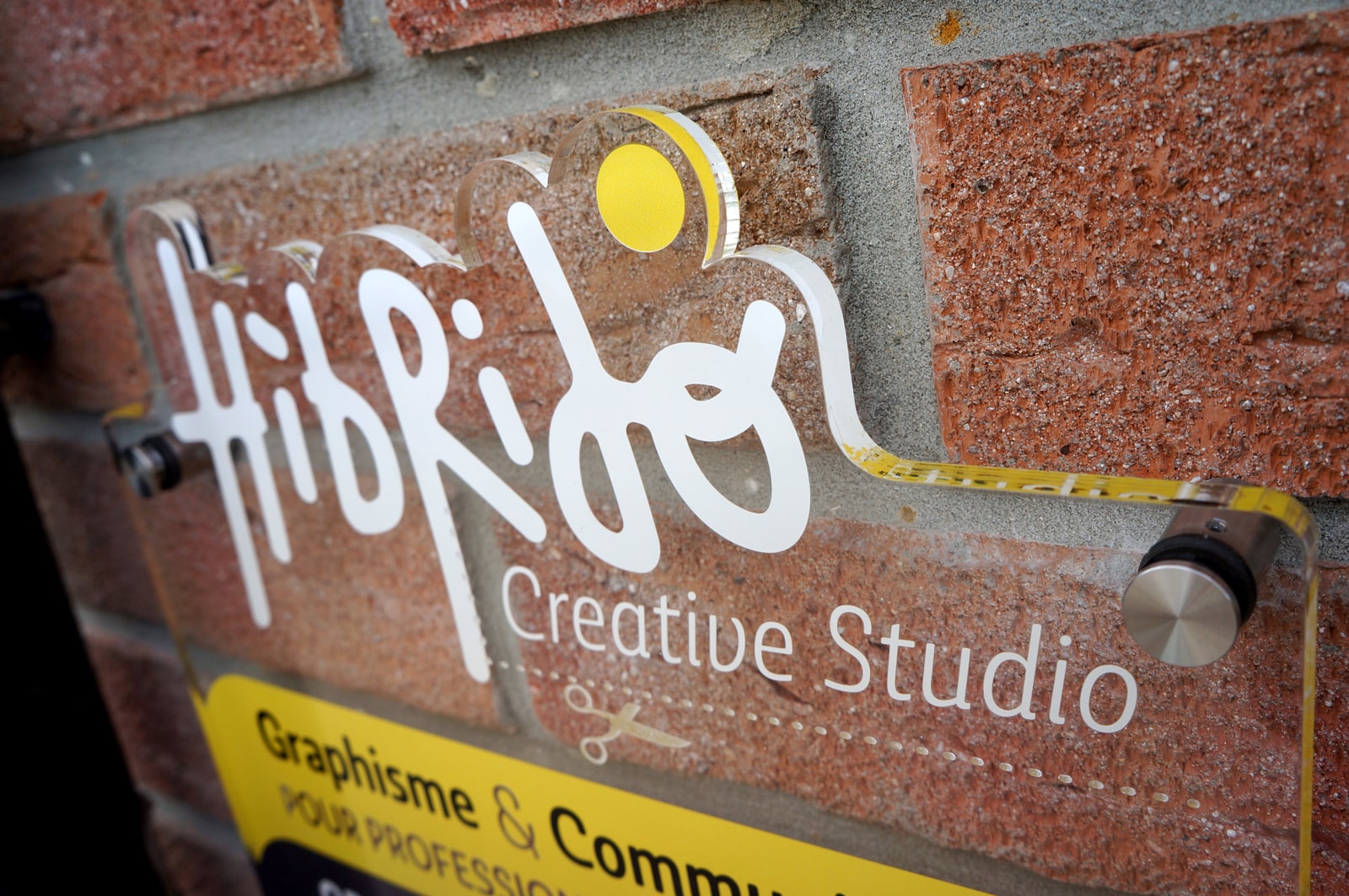 Plaque en flexi, « Hibrido Creative Studio ».