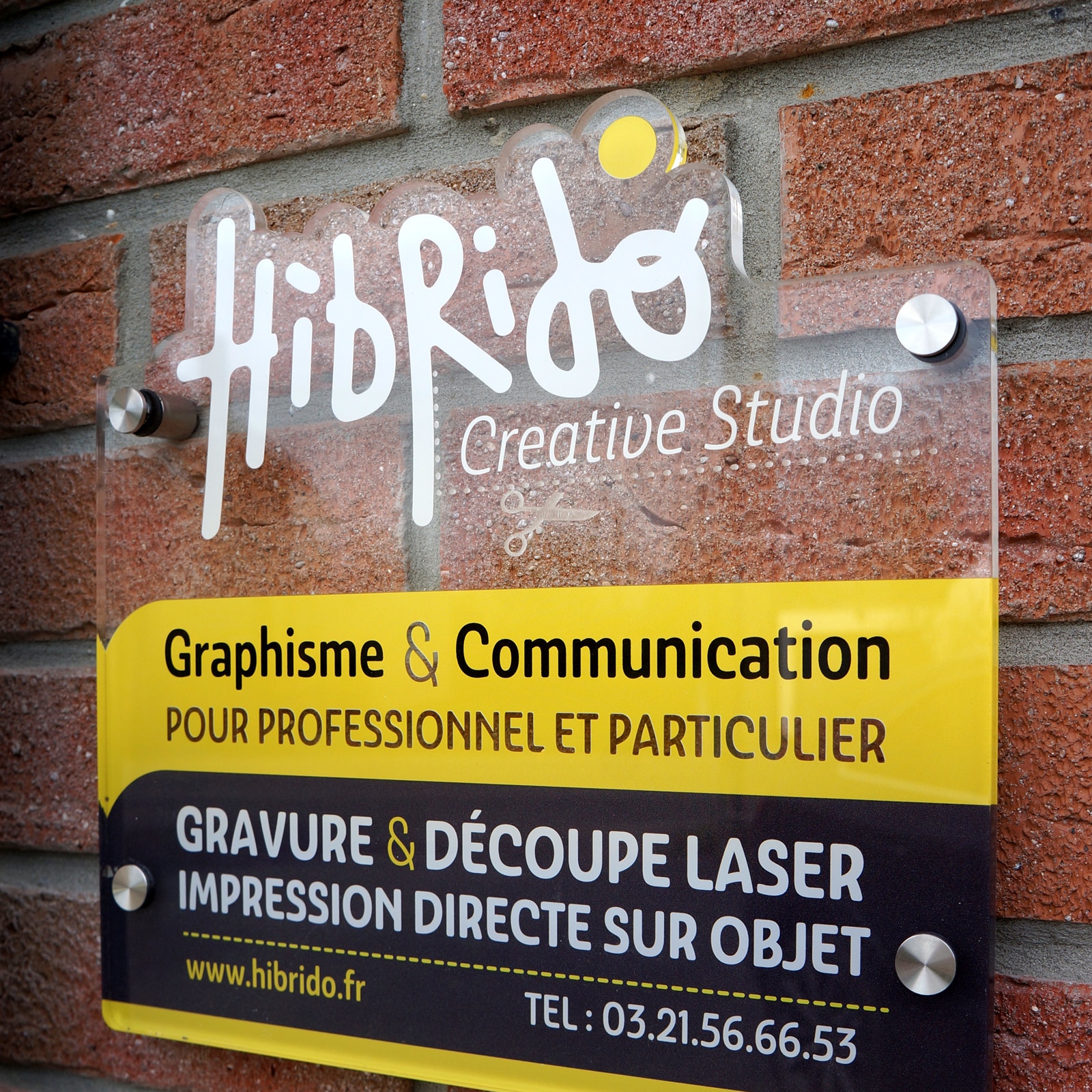 Plaque entreprise Hibrido Creative Studio
