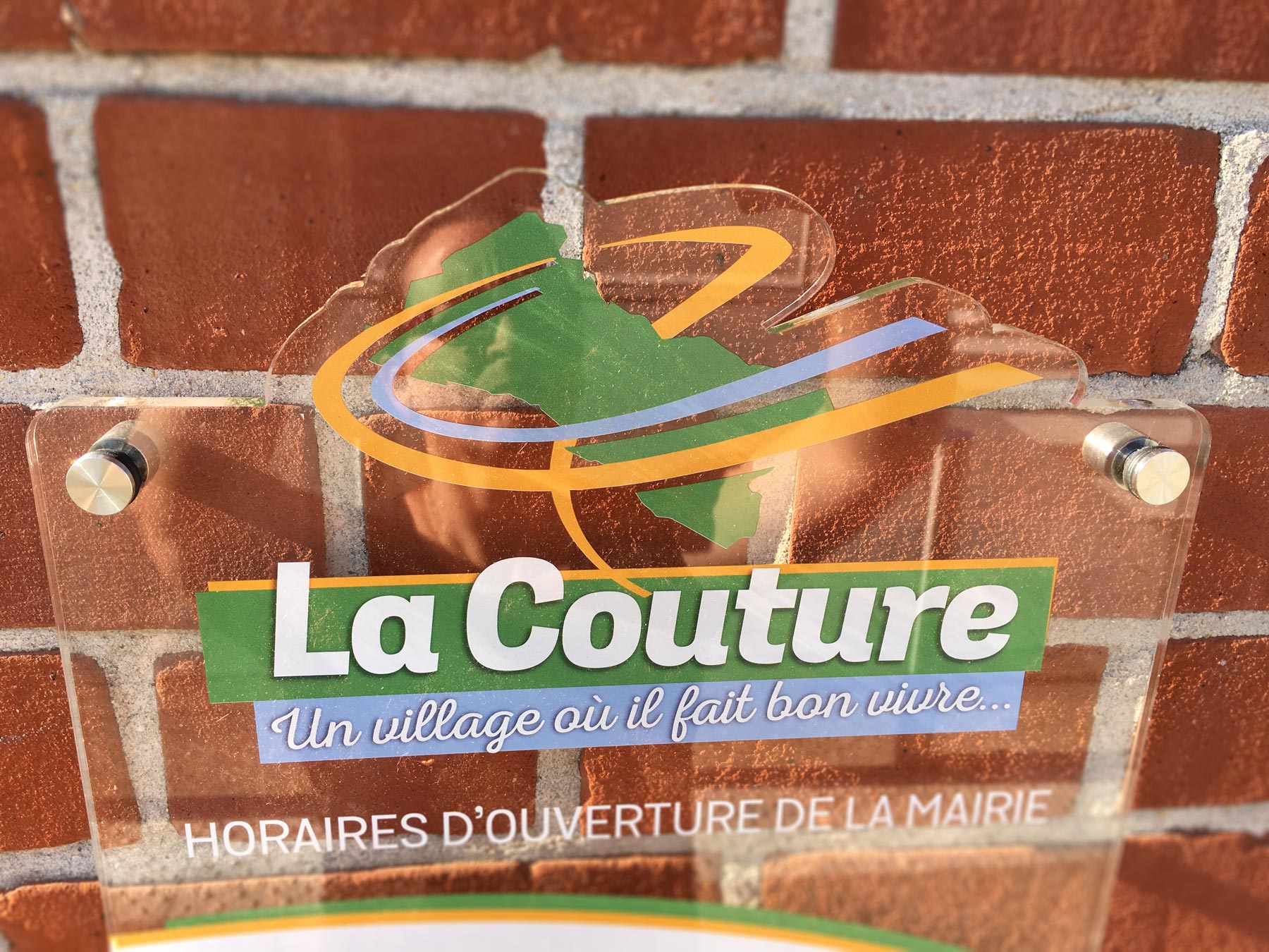 Plaque de la mairie de La Couture