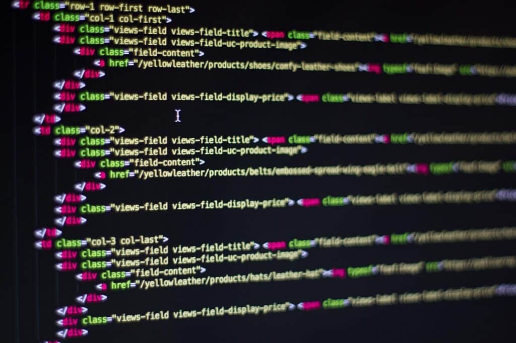 Affichage d'un code web avec texte HTML coloré.