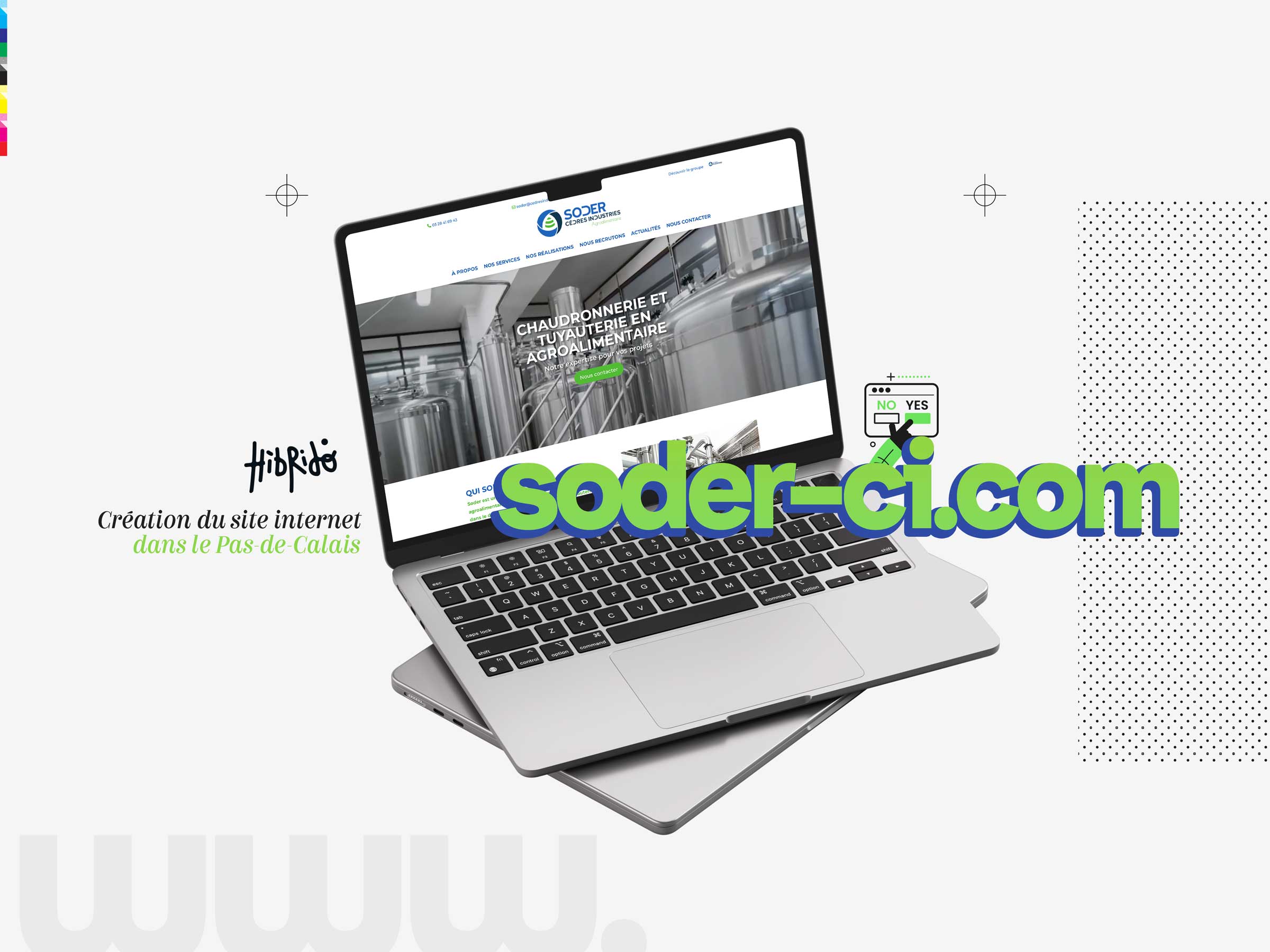 Ordinateur portable affichant un site web industriel