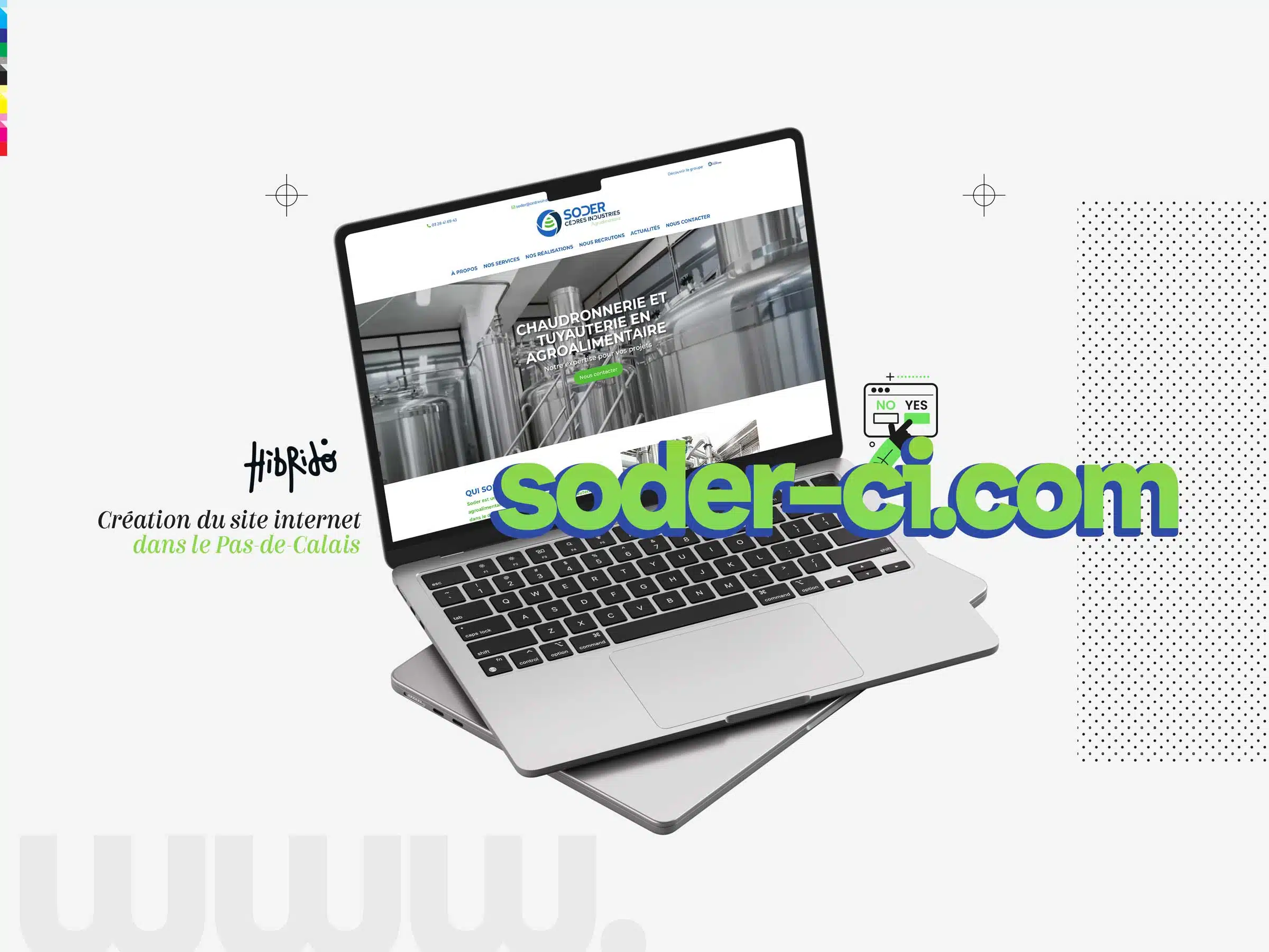 Ordinateur portable affichant un site web industriel