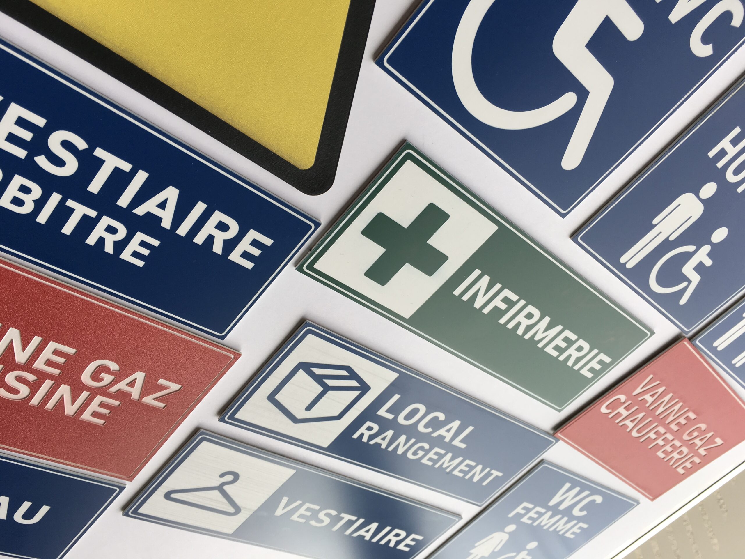 Panneaux divers pour orientation intérieure