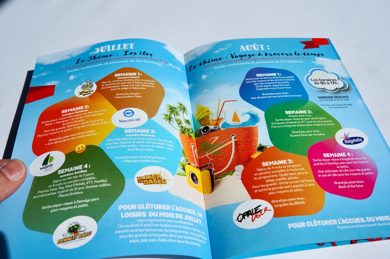 Brochure colorée programme d’activités estivales pour enfants
